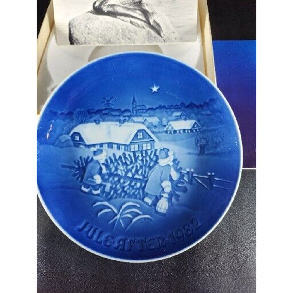 Royal Copenhagen Bing & Grondahl Annual Plate 1982 The Christmas Tree Vintage